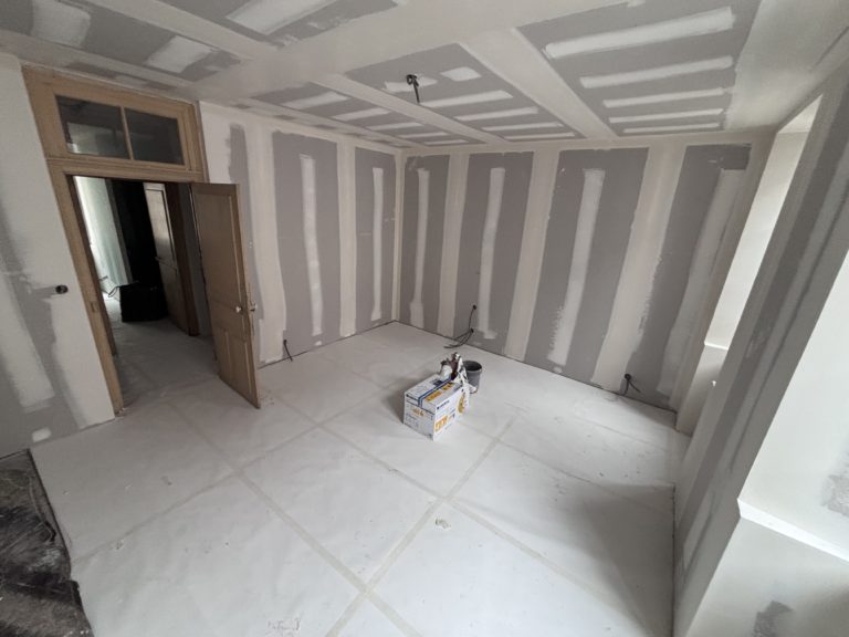Chantier Nantua : pose des bandes a joints