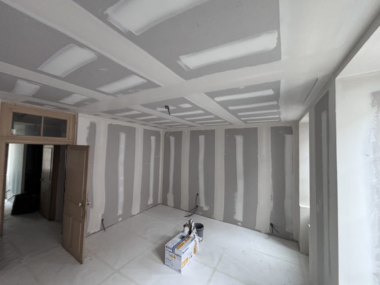Chantier Nantua : pose des bandes a joints