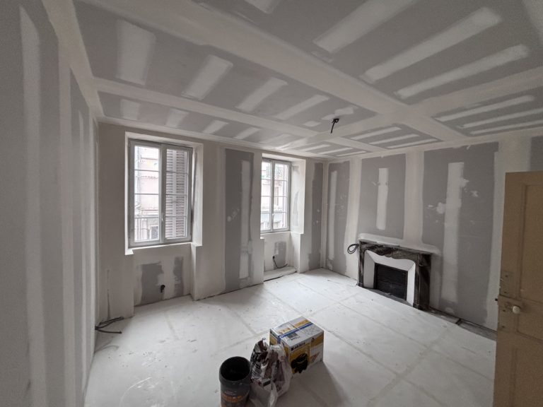 Chantier Nantua : pose des bandes a joints