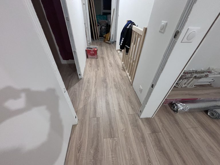 Chantier Cranves-Sales : Pose de parquet 